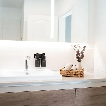 Design I, Mit Terrasse Smart Tv, Highspeed Wlan, Nespresso Maschine Apartament *